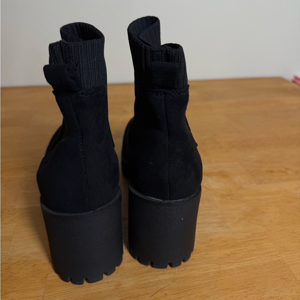 ID Required Girls Callie Boot Black Chunky Faux Suede Pull On Sz 2 EUC - Picture 3 of 7